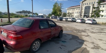 Motosiklet ile otomobil çarpıştı: 5 yaralı