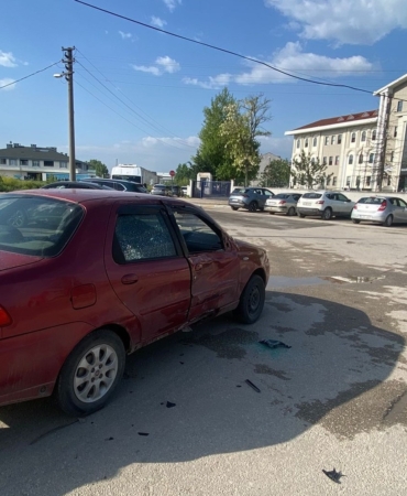 Motosiklet ile otomobil çarpıştı: 5 yaralı