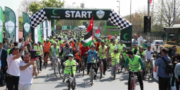 Yüzlerce kişi Sumud filosuna destek için pedal çevirdi