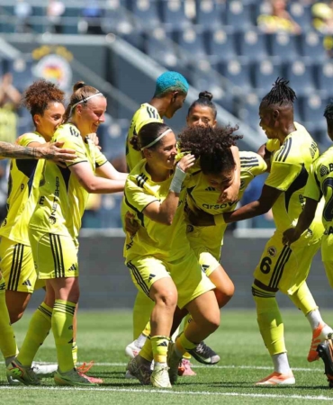 Kadın Futbol Süper Ligi’nde şampiyon olan Fenerbahçe, Ünye’yi 8-0 yendi