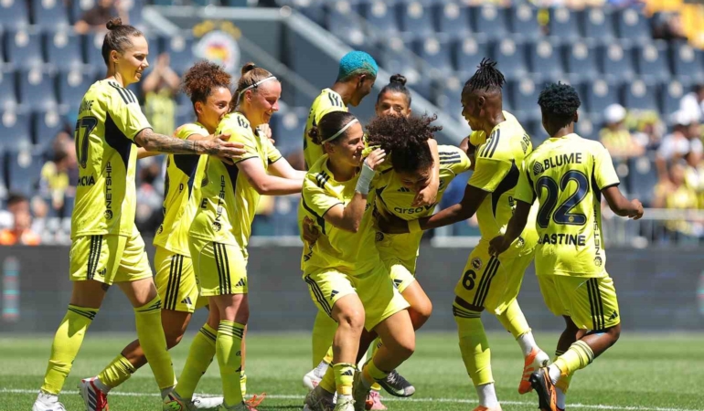 Kadın Futbol Süper Ligi’nde şampiyon olan Fenerbahçe, Ünye’yi 8-0 yendi