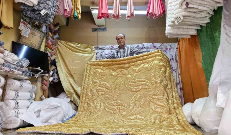 Kraliçe 2. Elizabeth’in yorganını yapan İnegöllü 60 yıldır mesleğine sıkı sıkı sarılıyor