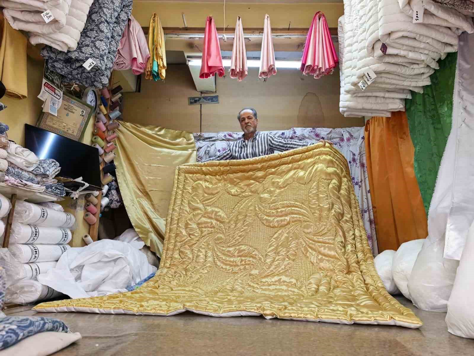 Kraliçe 2. Elizabeth’in yorganını yapan İnegöllü 60 yıldır mesleğine sıkı sıkı sarılıyor