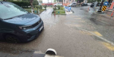 Tekirdağ’da 10 dakikalık sağanak yolları dereye çevirdi