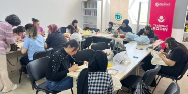 Kadınlar bu merkezde hem öğreniyor hem üretiyor