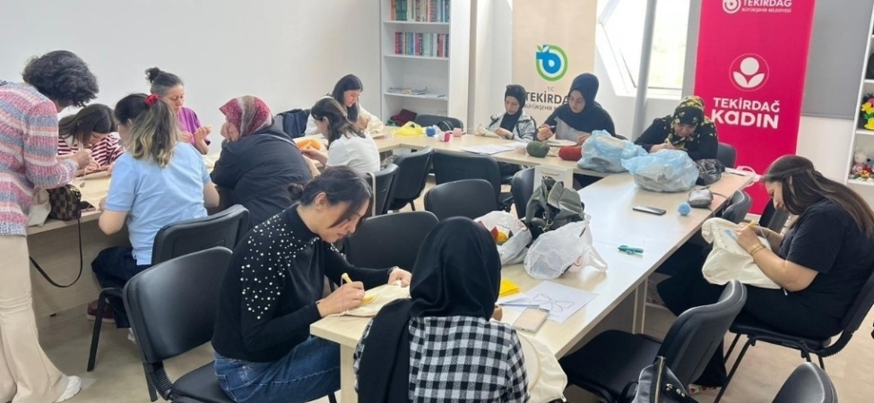 Kadınlar bu merkezde hem öğreniyor hem üretiyor