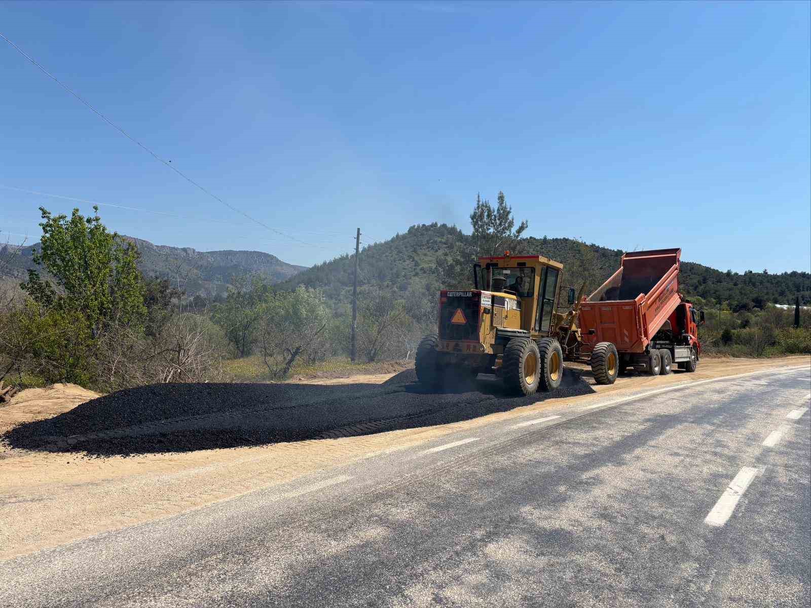 Bilecik’te tehlikeli yol genişletildi