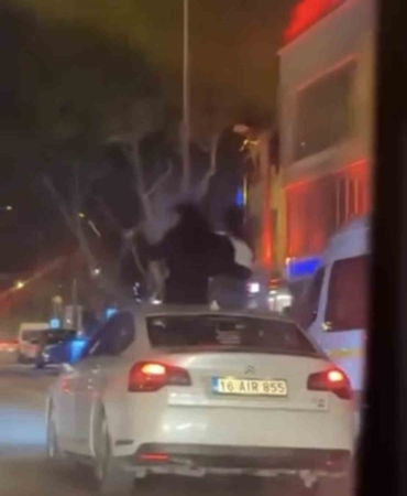 Bursa’da otomobilin tavanına oturdular : 25 bin TL ceza kesildi