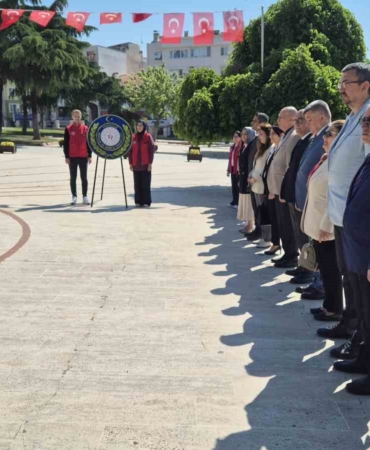 Gençlik Haftası etkinliklerinde caddeden geçen herkes İstiklal Marşı’na eşlik etti
