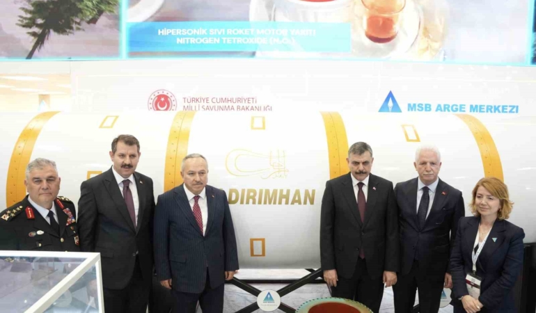 Bakan Çiftçi, SAHA EXPO’da yerli ve milli ürünleri inceledi