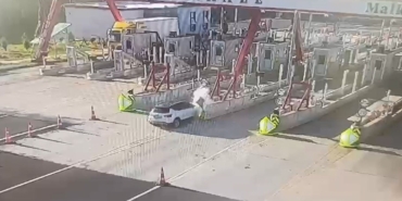 Malkara’da Çanakkale otoyolu gişelerinde otomobil bariyere çarptı: 1 ölü, 1 yaralı