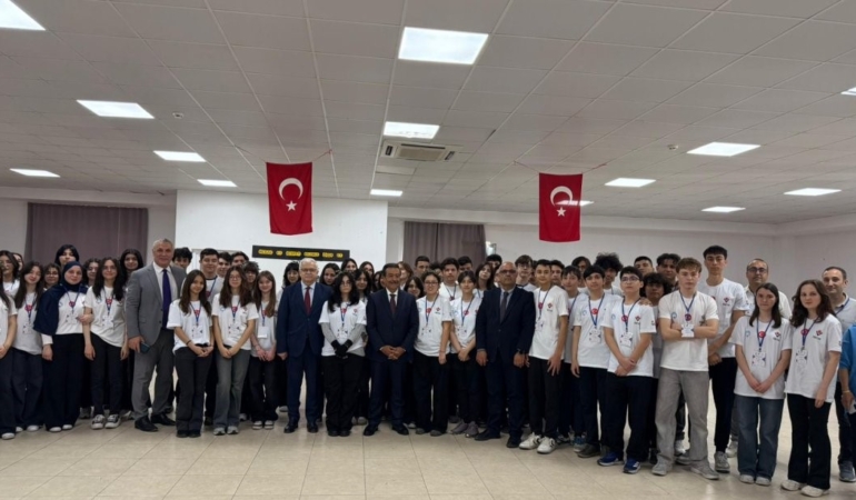 Burhaniye’de TÜBİTAK 4006-A Bilim Fuarı açıldı