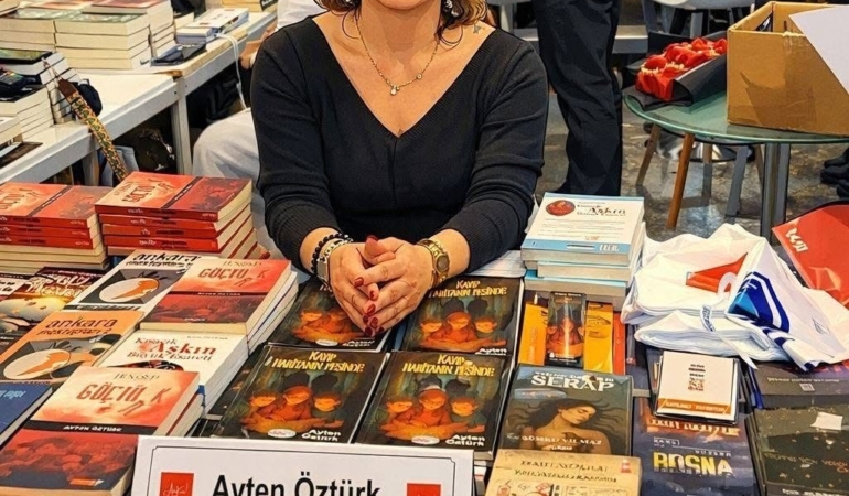 Bayram ziyaretine giden Yazar Ayten Öztürk bıçaklanarak öldürüldü