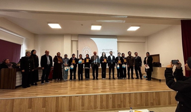 Bilecik’te Kur’an-ı Kerim okuma yarışmasında ödüller sahiplerini buldu