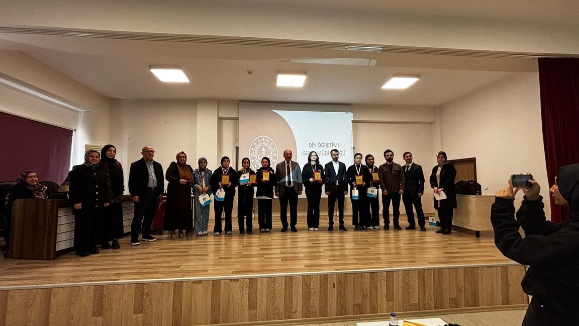 Bilecik’te Kur’an-ı Kerim okuma yarışmasında ödüller sahiplerini buldu
