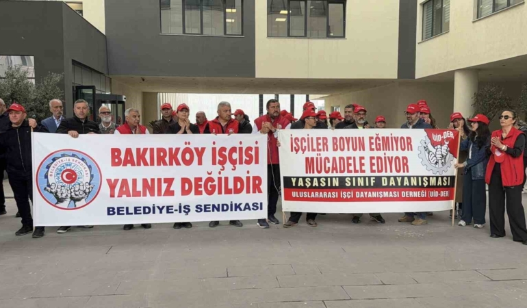 Bakırköy Belediyesi önünde “işten çıkarma” tepkisi