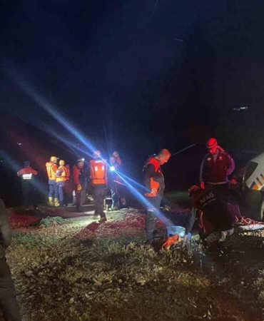 Dere yatağında su seviyesi artınca 4 kişi mahsur kaldı