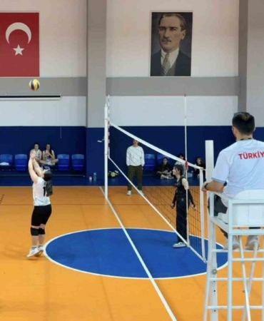 Bilecik’te liseler arası voleybol müsabakası nefes kesti
