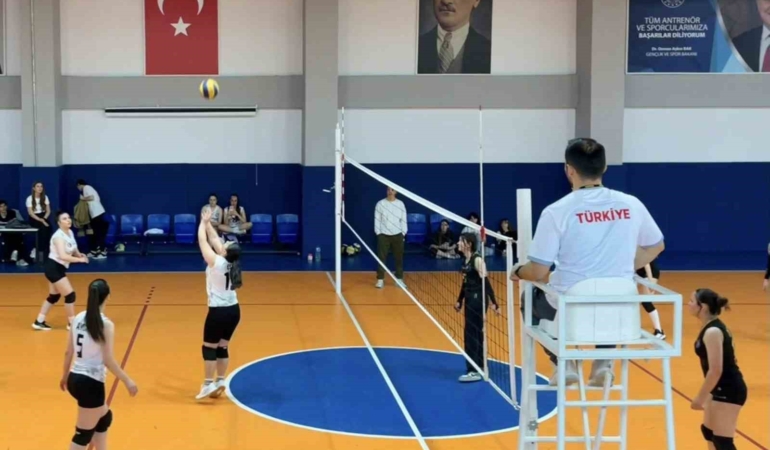 Bilecik’te liseler arası voleybol müsabakası nefes kesti