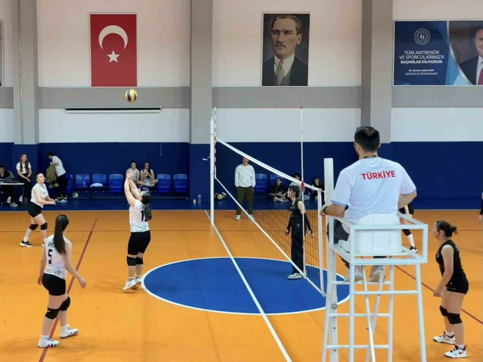 Bilecik’te liseler arası voleybol müsabakası nefes kesti