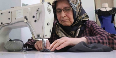 65 yaşındaki Remziye teyzenin "sınıfta kalma" azmi