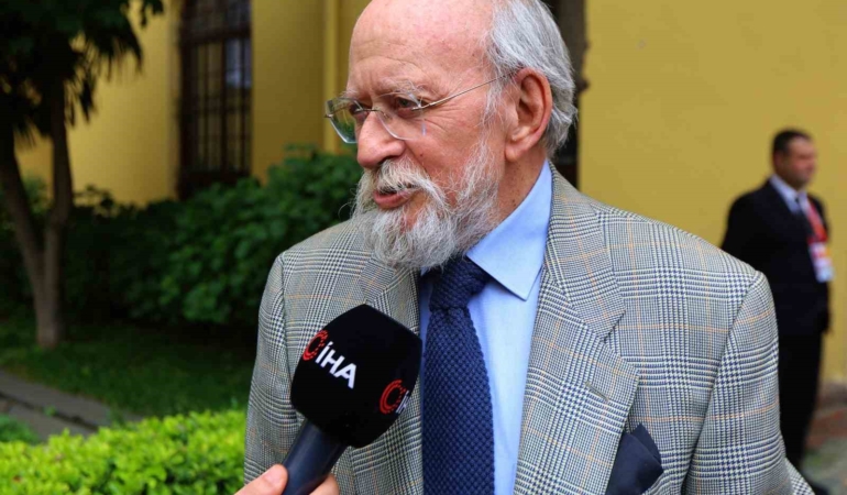 Alp Yalman: “Dursun Özbek’in yeri ayrı”