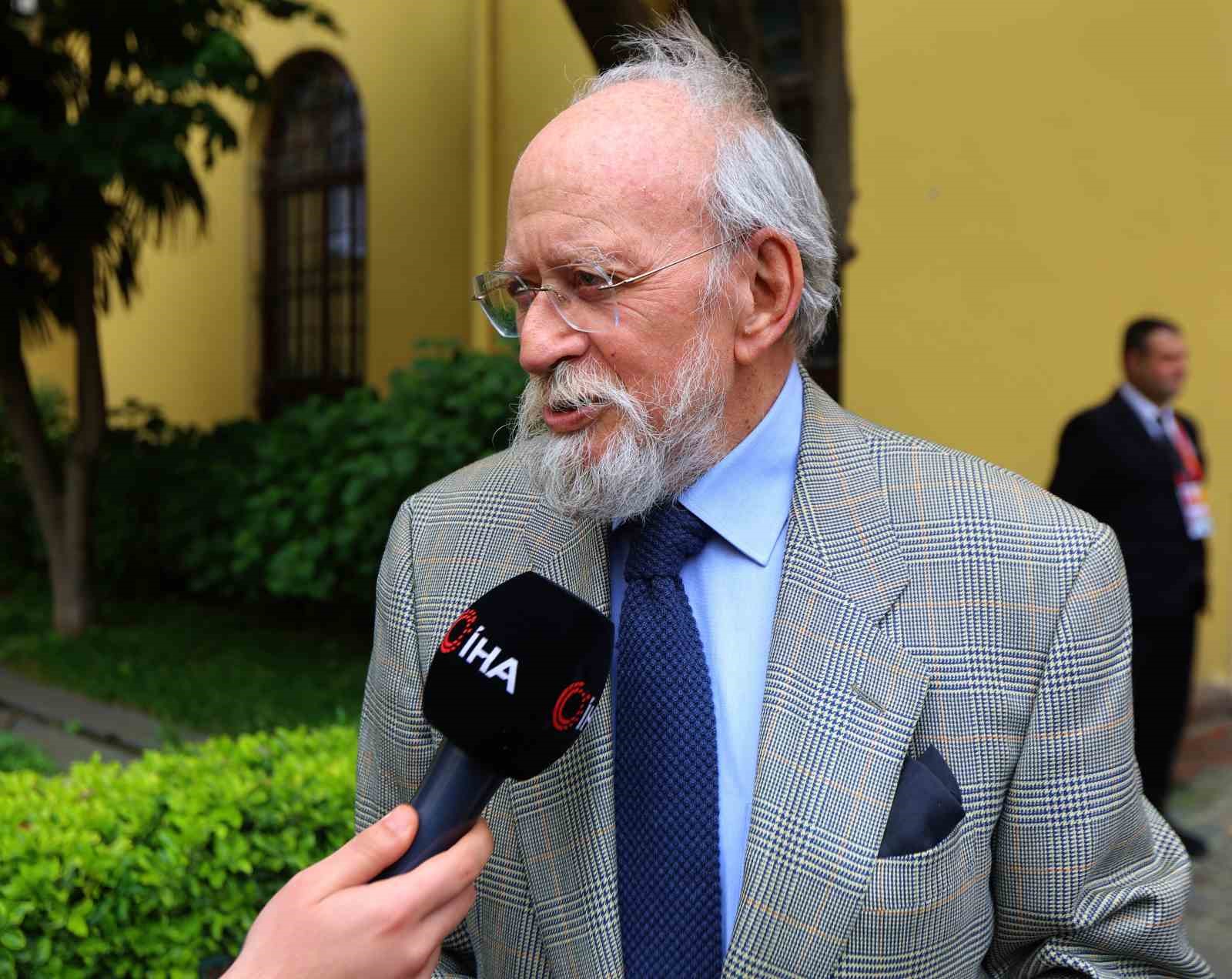 Alp Yalman: "Dursun Özbek’in yeri ayrı"