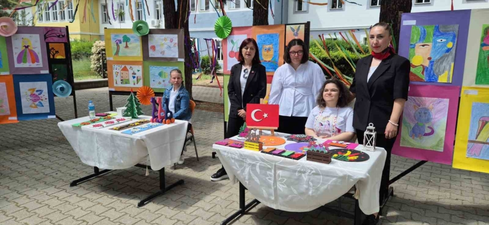 Emek ve sabır bir araya geldi: Özel öğrencilerin el emeği eserleri sergilendi