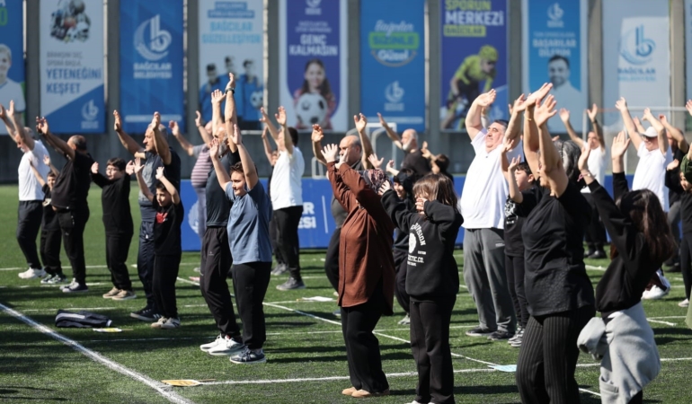 Bağcılar’da çocuklar ve yetişkinler zumba etkinliğinde bir araya geldi