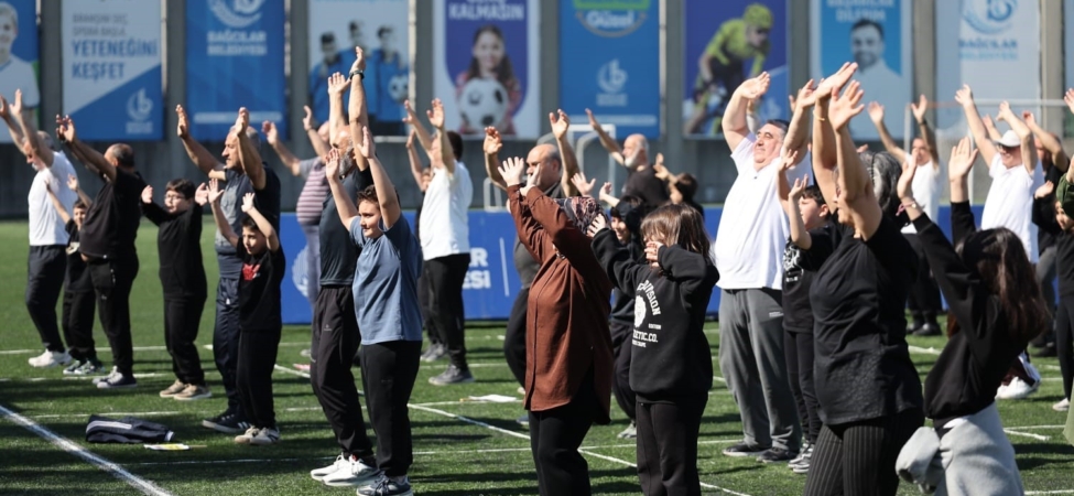 Bağcılar’da çocuklar ve yetişkinler zumba etkinliğinde bir araya geldi