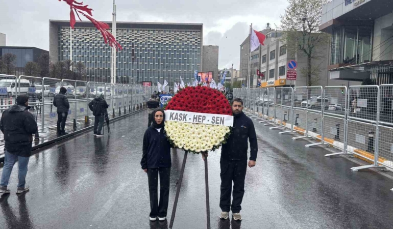 HEP-SEN 1 Mayıs’ı Taksim’de kutladı