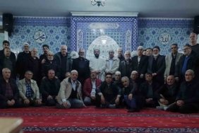Suriyeli Abdülkerim Ömer’e cami cemaatinden anlamlı uğurlama