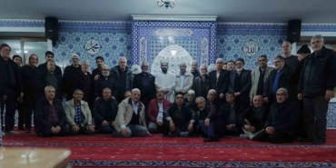 Suriyeli Abdülkerim Ömer’e cami cemaatinden anlamlı uğurlama