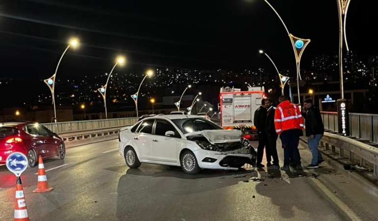 Yolda gördükleri kazaya anında müdahale eden A Takımı ikinci felaketi önledi