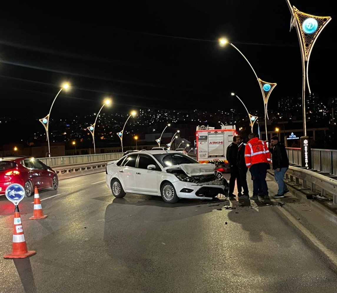 Yolda gördükleri kazaya anında müdahale eden A Takımı ikinci felaketi önledi