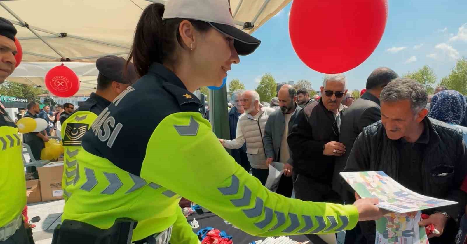 Sakarya’da jandarma ekipleri bu kez bilgilendirmek için sahada