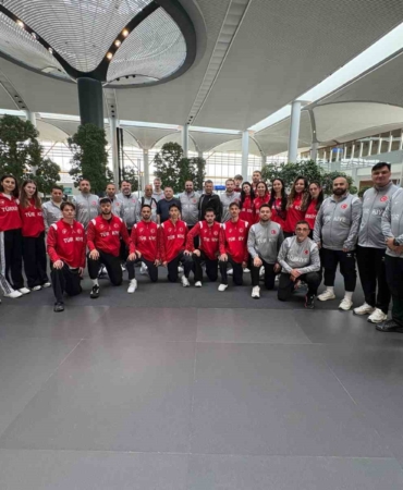 Milli sporcular taekwondo şampiyonası için Münih’e gitti