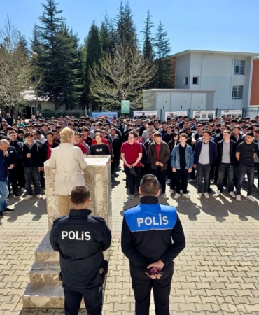 Bilecik’te öğrencilere bilinçli sosyal medya ve güvenlik eğitimi