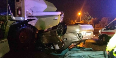 Tekirdağ’da taklalar atan otomobilin fuar alanına uçtuğu kaza kamerada