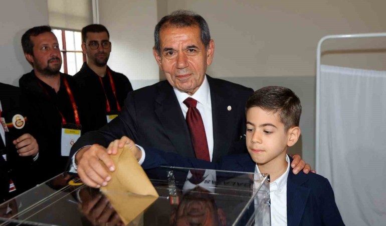 Dursun Özbek oyunu kullandı