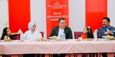 Vali Sözer ve eşi Zeynep Sözer bayramda çocuklar ve hastalarla bir araya geldi