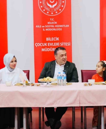 Vali Sözer ve eşi Zeynep Sözer bayramda çocuklar ve hastalarla bir araya geldi