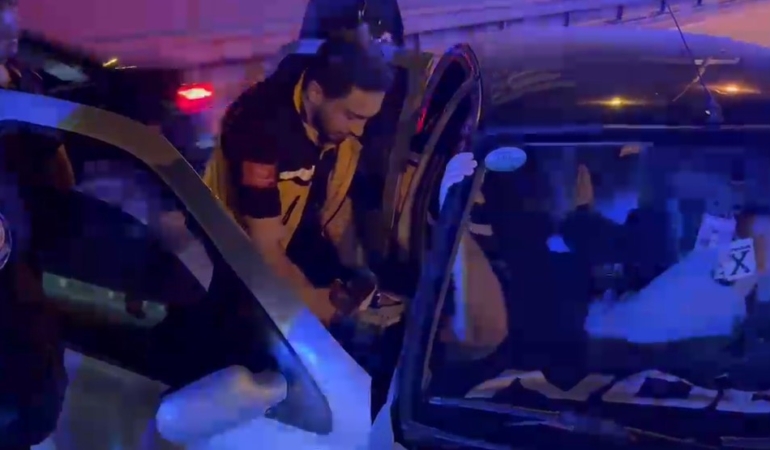 Kontrolden çıkan otomobil bariyere çarptı, sürücü yaralandı
