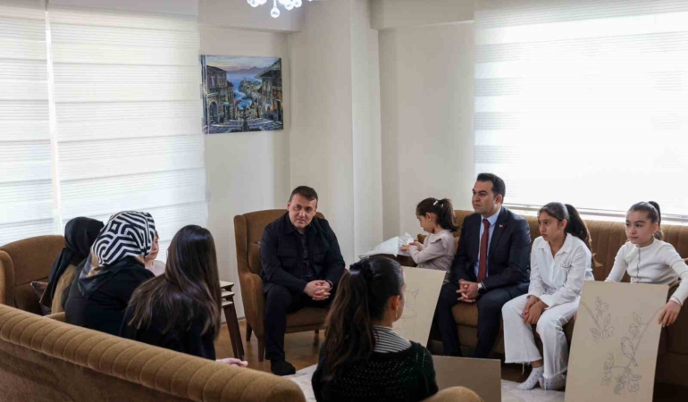 Vali Sözer çocuklarla bir araya geldi