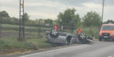 Takla atan otomobilin sürücüsü yaralandı