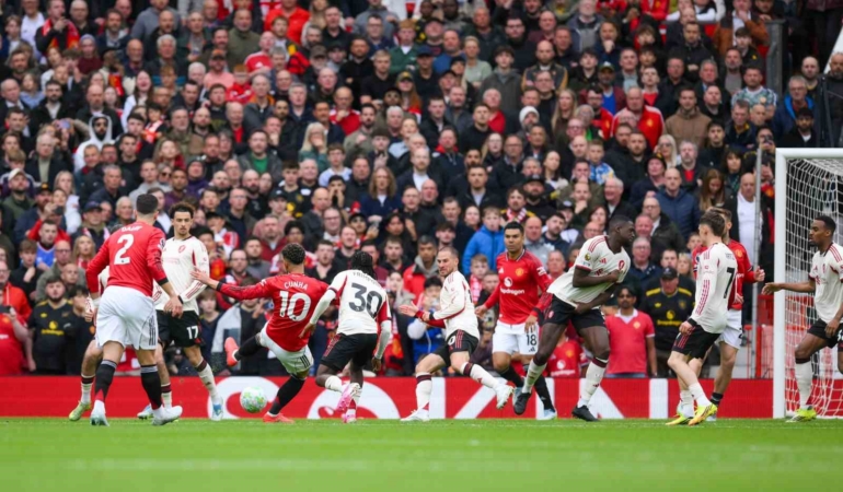 Dev maçta Manchester United, evinde Liverpool’u yendi