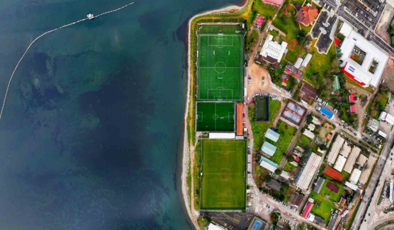 İzmit’te sahil şeridi eğitim, spor ve sosyal projelerle yeniden şekilleniyor