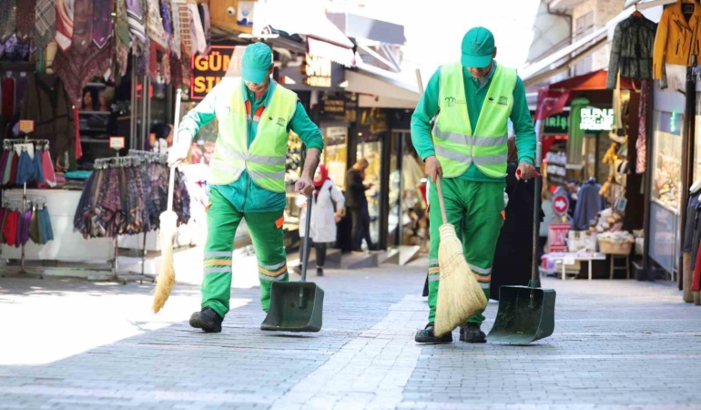 Bursa’nın dünyaca ünlü tarihi alanlarına özel temizlik ekibi