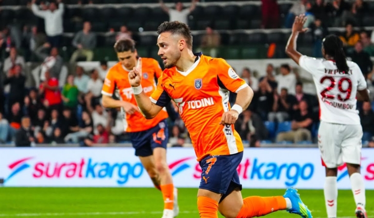 Trendyol Süper Lig: RAMS Başakşehir: 2 - Samsunspor: 0 (İlk yarı)