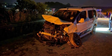 Sakarya’da hafif ticari ile otomobil çarpıştı: 4 yaralı